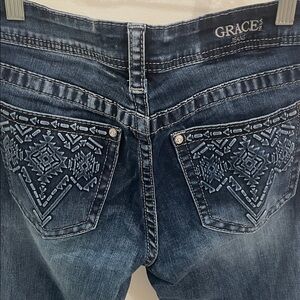 Grace Dark Blue Jeans with Embroidered Pockets